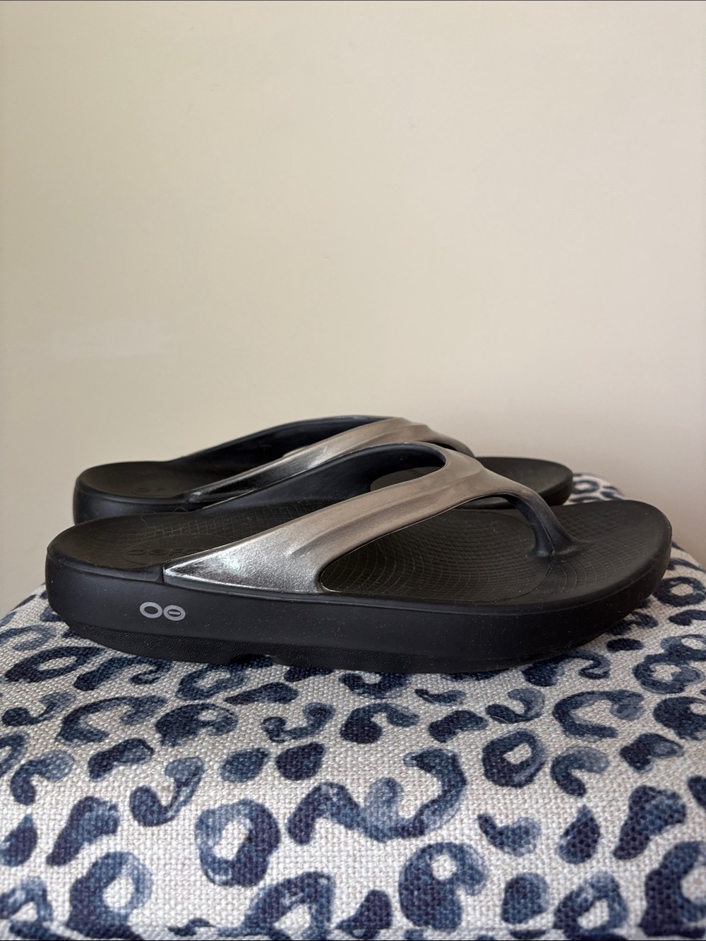 Oofos OOlala Luxe Sandal - Women’s 9 (EU 40) - Picture 5 of 9